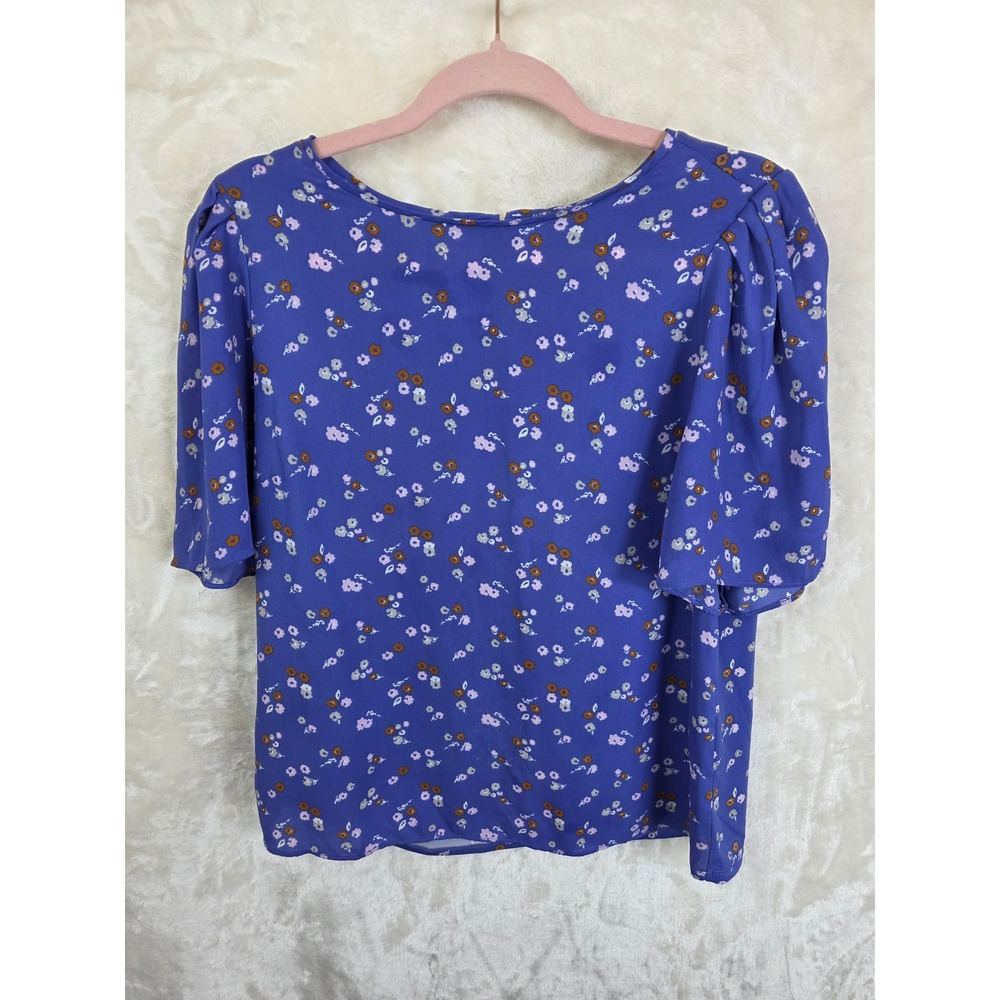 Ann Taylor Factory Blue Floral Short Sleeve Keyhole Back Blouse SP23 606701